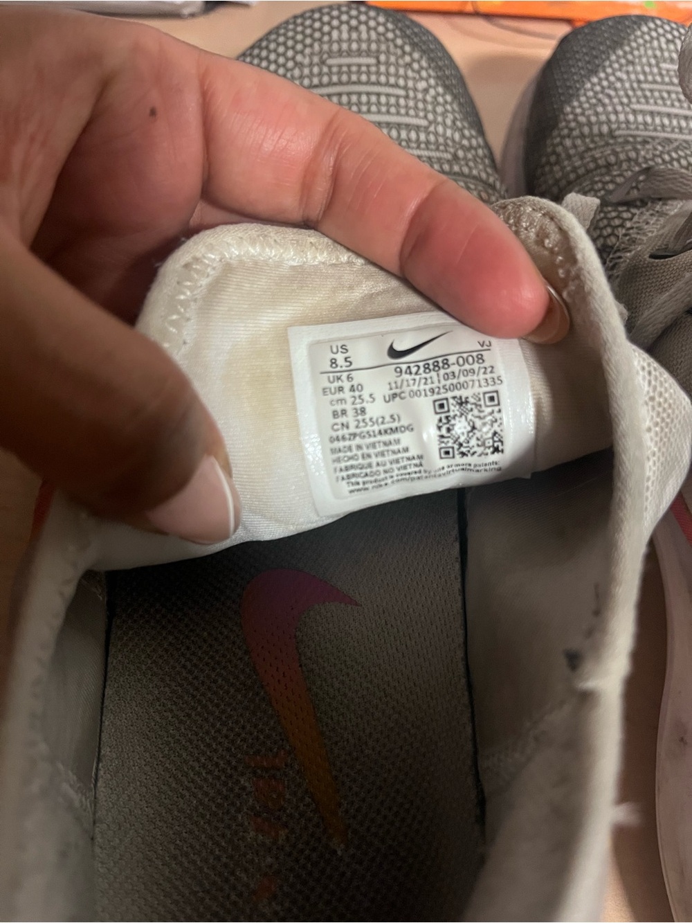 Nike White Gray Training Pink-to-Yellow Swoosh TR 8 running lightweight gym 8.5 - Picture 5 of 7